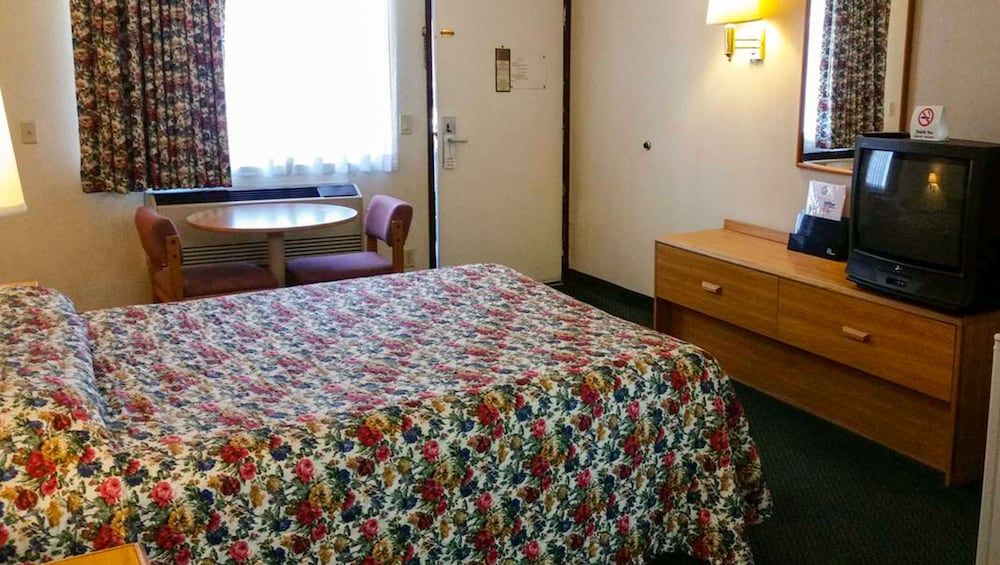 Economy Inn Motel Sylmar - photo 13
