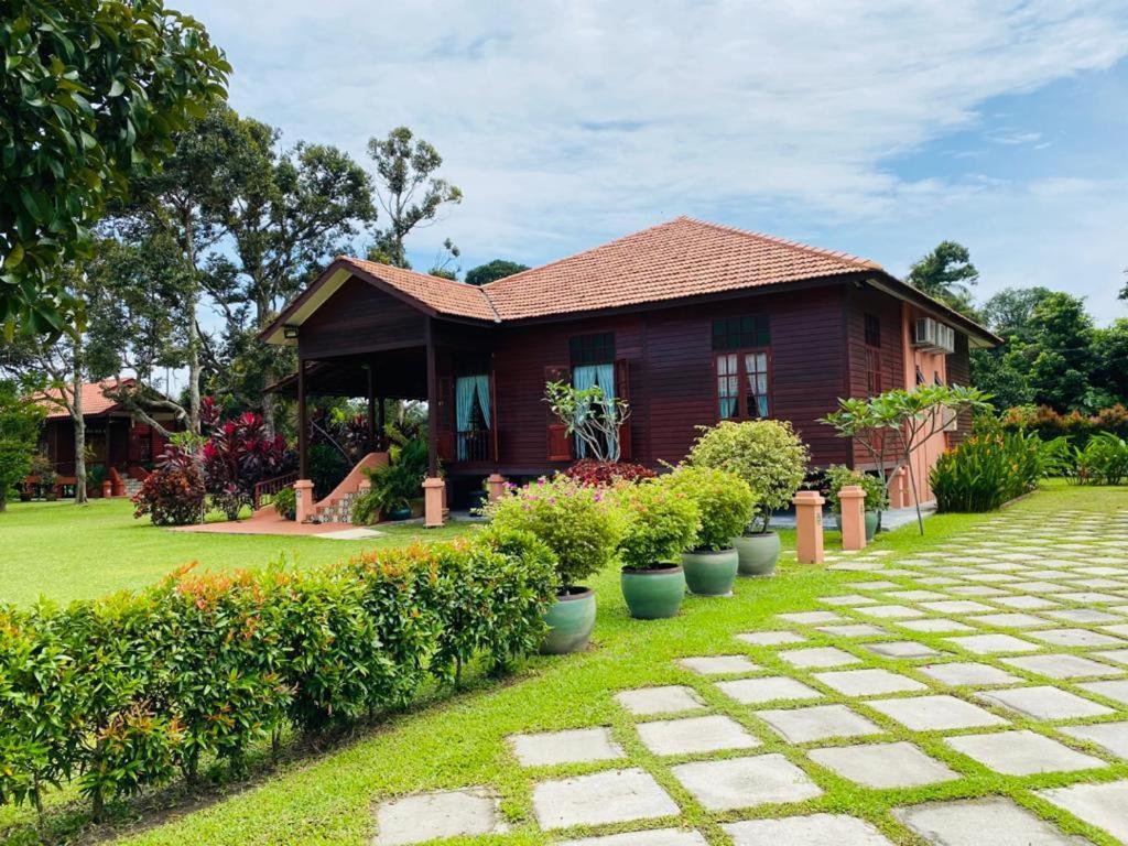 Rimba Alor Orchard Villas Villa Rimba — 4-Star Luxury Hotel in Alor Gajah, Malaysia