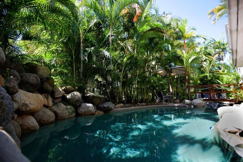 Coral Apartments Port Douglas — 4-Star Luxury Hotel in Port Douglas, Australia
