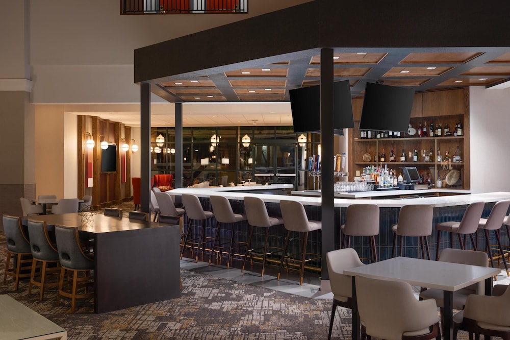 Embassy Suites Lincoln - photo 43