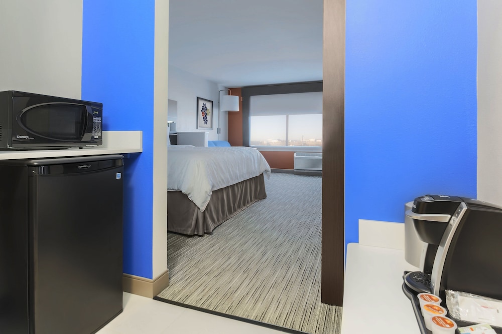 Holiday Inn Express & Suites Chicago O'Hare Airport by IHG - photo 9