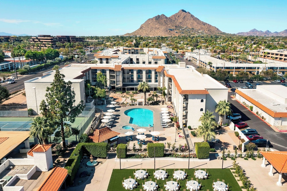 Embassy Suites by Hilton Scottsdale Resort - photo 32