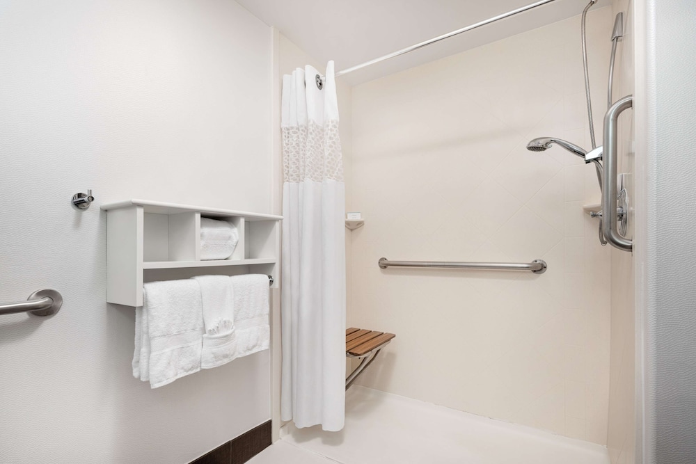 Hampton Inn Loveland - photo 17