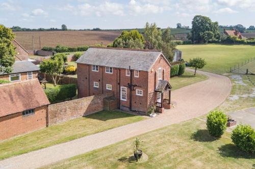 The Bothy Charming home on a working farm — 4-Star Luxury Hotel in Faversham, United Kingdom