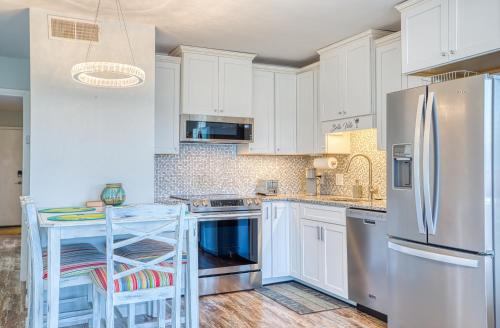 Bella Vista: Marshfront Condo 1 Block To The Beach. Pool & Hot Tub 1st Floor — 4-Star Luxury Hotel in Murrells Inlet, United States
