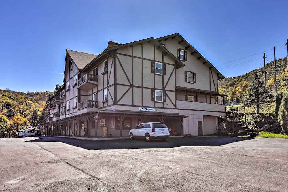 Cozy Condo: Walk to Resort 9 Mi to Sugar Mountain - photo 35