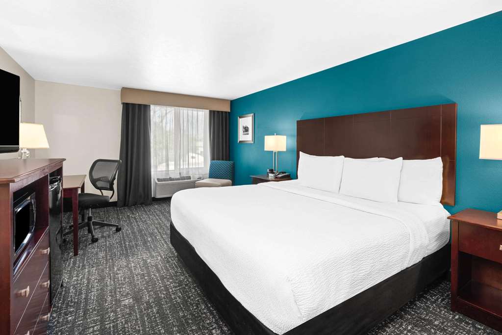 La Quinta Inn & Suites by Wyndham Portland NW - photo 15