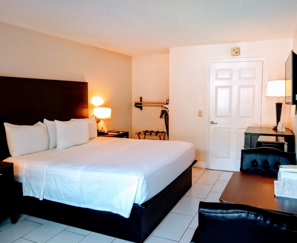 Red Carpet Inn Airport and Cruise Port Hotel Fort Lauderdale - photo 15