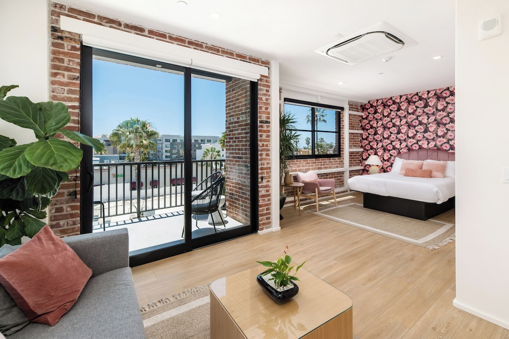 The Brick Hotel - photo 37