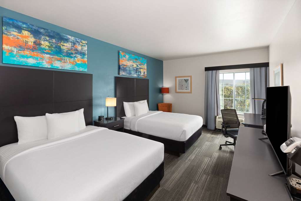 La Quinta Inn & Suites by Wyndham Austin NW Lakeline Mall - photo 15