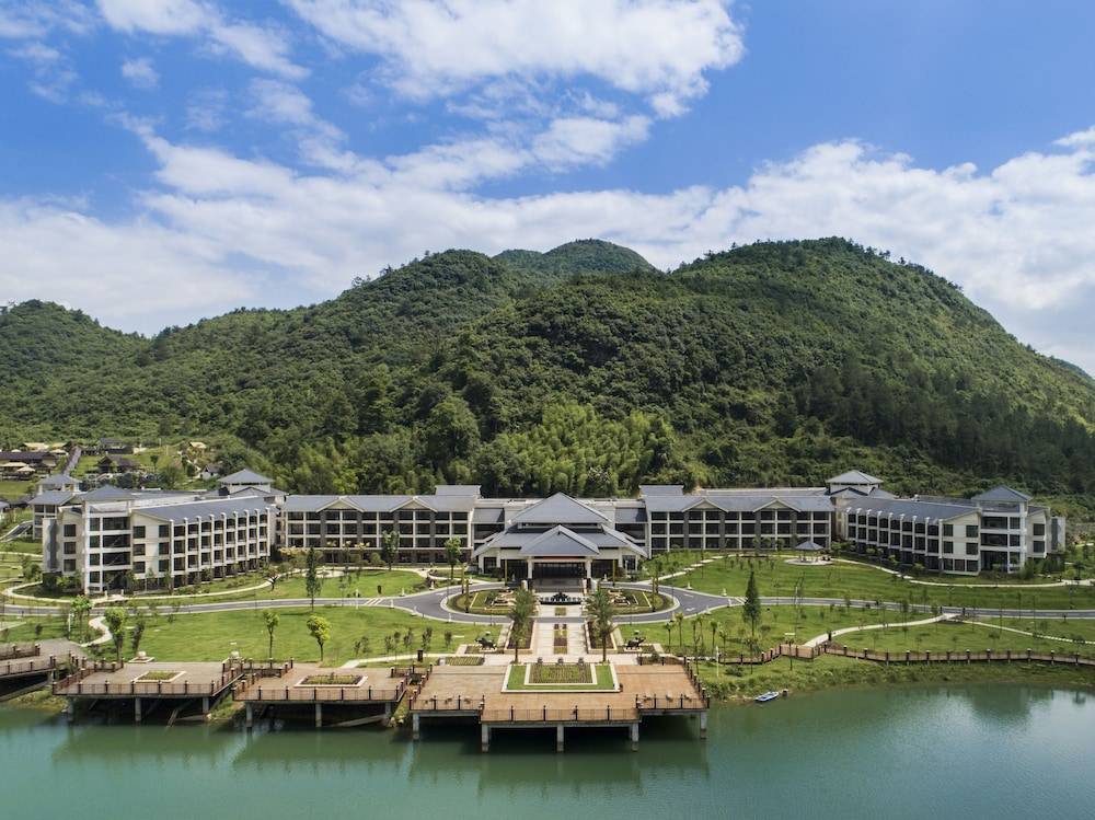 LN DongFang Hot spring Resort — 5-Star Luxury Hotel in Shaoguan, People's Republic of China
