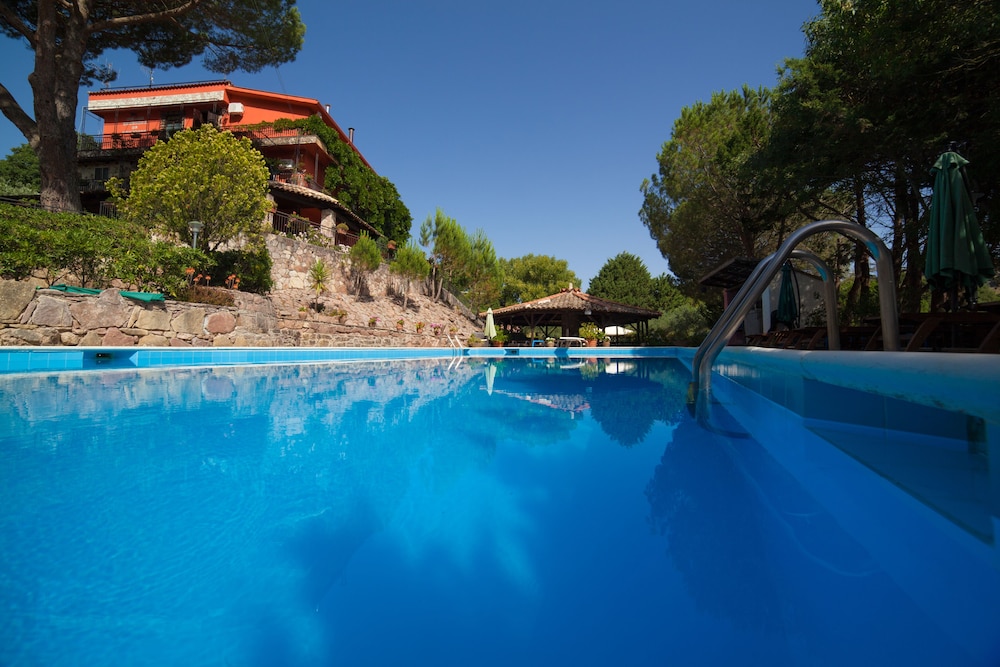 Agriturismo Al Poggetto — 4-Star Luxury Hotel in Santa Cristina Gela, Italy