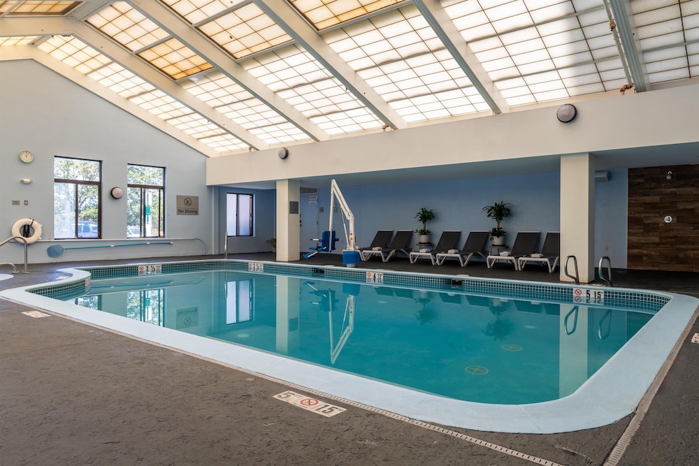Hampton Inn Portsmouth Central - photo 49
