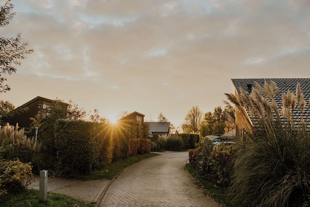 Bergen Holiday Home — 4-Star Luxury Hotel in Bergen, Netherlands