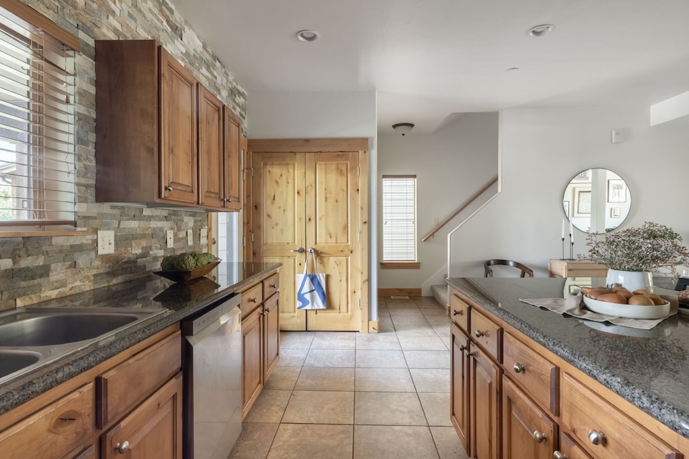 Douglas by Avantstay Charming Townhouse Mins From Deer Valley Resort - photo 27