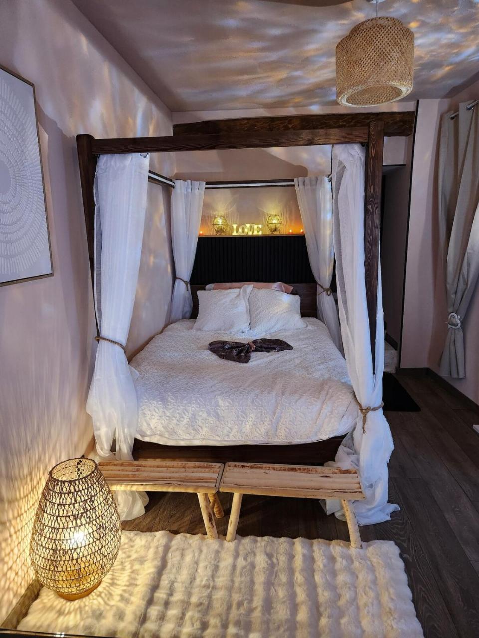Loveroom Romantique la Mure — La Mure — photo 5