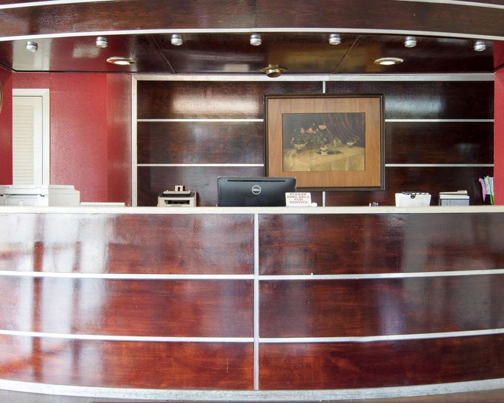 Econo Lodge Pine Bluff - photo 8