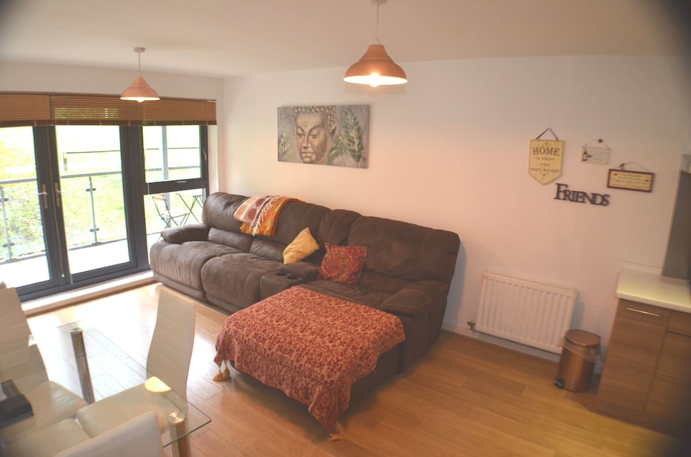 360 Serviced Accommodations Brentwood 2 Bedroom Executive Apartment With Secure Parking 15885937 — Chelmsford