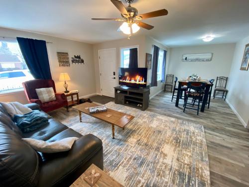 Bo's Copper City Charmer easy Freeway Access open floorplan — hotel in Butte