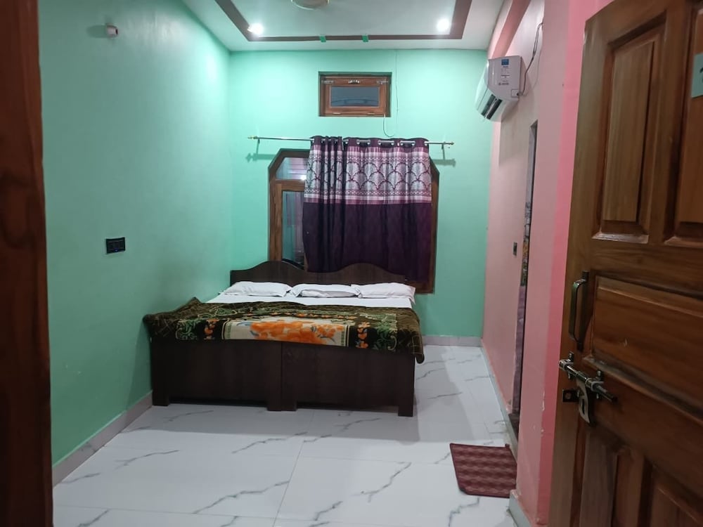 Chandrika Palace Best Hotel Near Ram Mandir in Ajodhya, India
