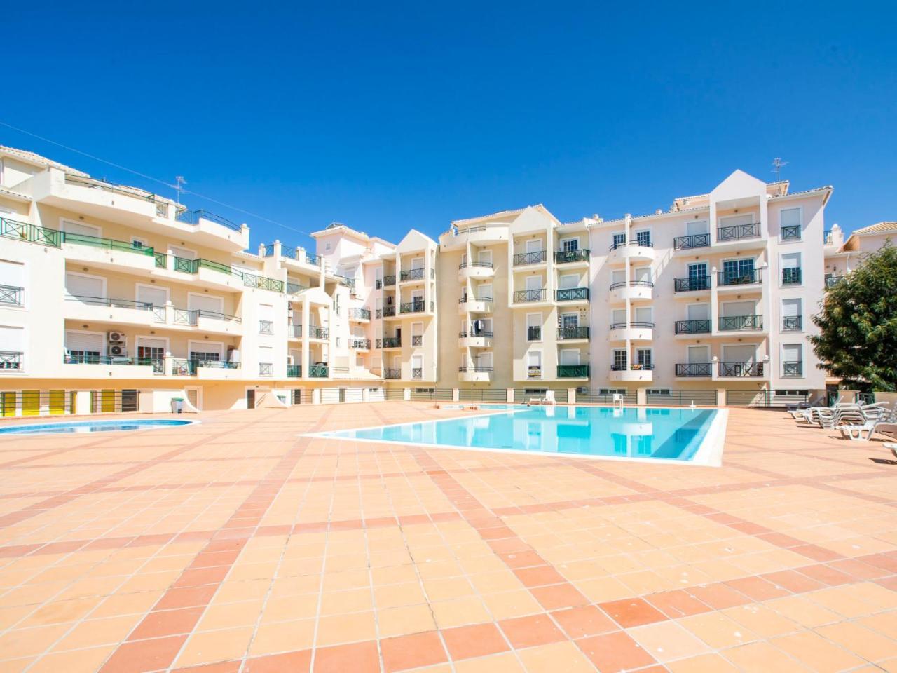 Apartment Sunny Beach Retreat by Interhome — 4-Star Luxury Hotel in Armacao De Pera, Portugal