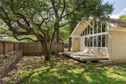 Frank Lloyd Inspired 3br 1’35 Acres & Firepit in San Marcos, United States