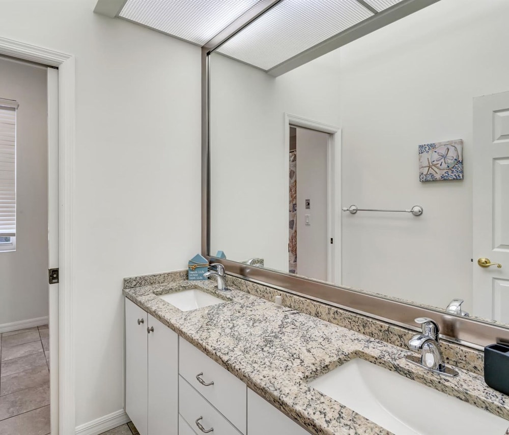 Siesta Key Marvel Pool SPA Deeded Beach Access - photo 108