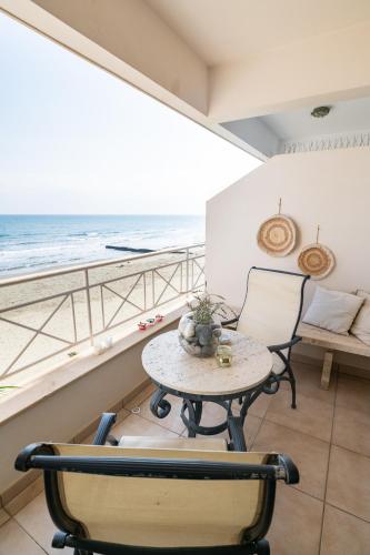 Quattro Beachfront Sea View Ap 4