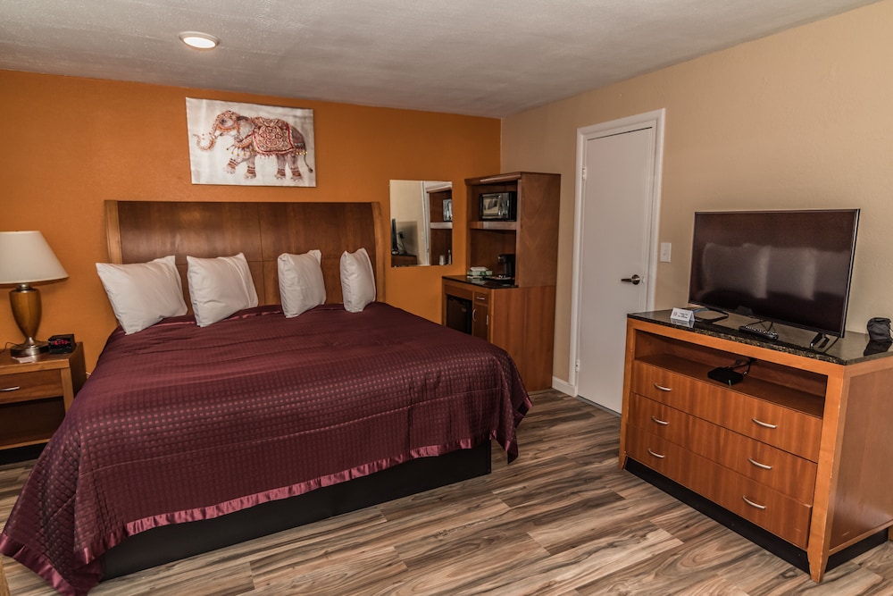 The Minuteman Inn - photo 7