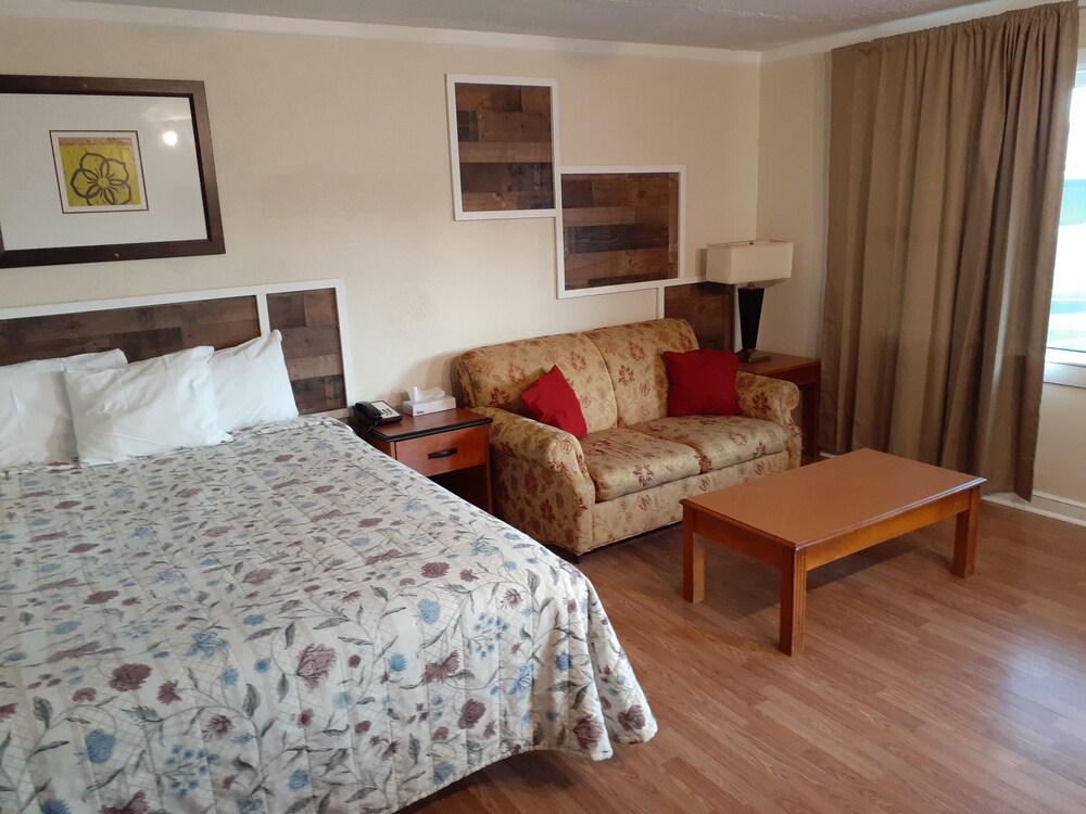 Town Line Motel - photo 17