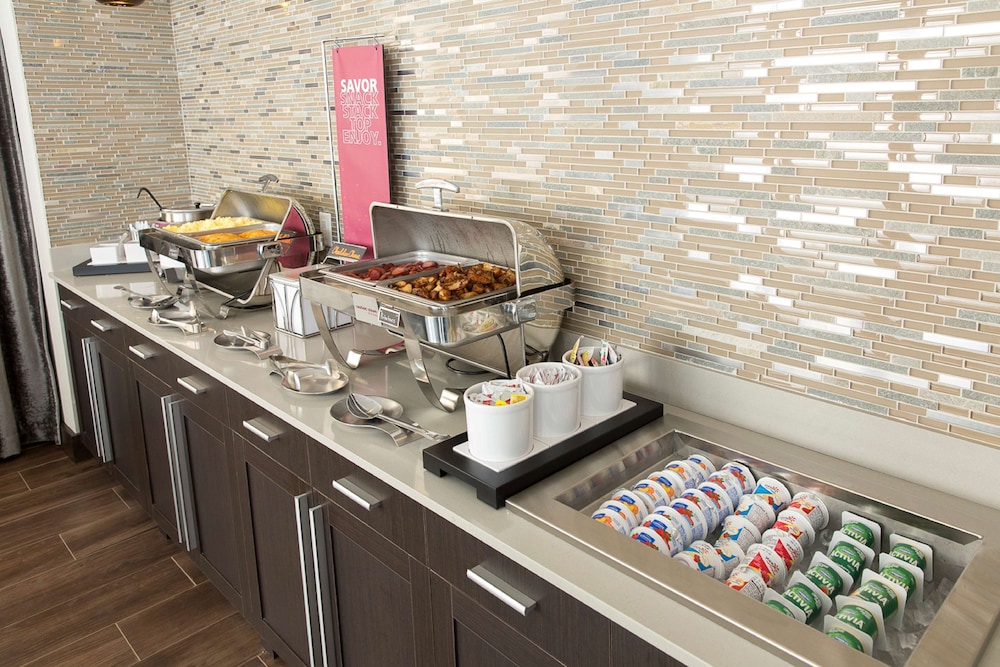 Hampton Inn & Suites Dallas Downtown - photo 58