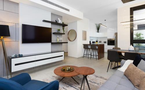 Sea View 2 BR near Shouk Hacarmel by HolyGuest — 4-Star Luxury Hotel in Tel Aviv, Israel