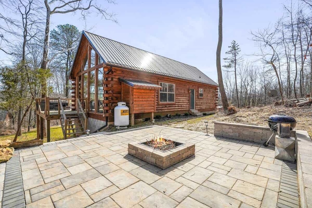 Fern Woods A modern take on Hocking Hills cabins — 4-Star Luxury Hotel in Mcarthur, United States