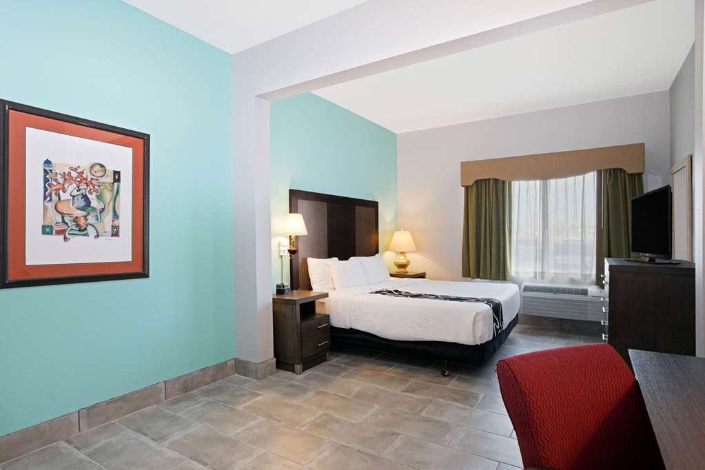 La Quinta Inn & Suites by Wyndham Omaha Airport Downtown - photo 16