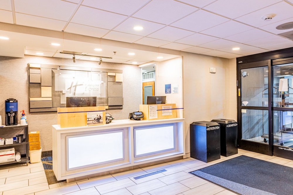 Holiday Inn Express Indianapolis South by IHG - photo 62