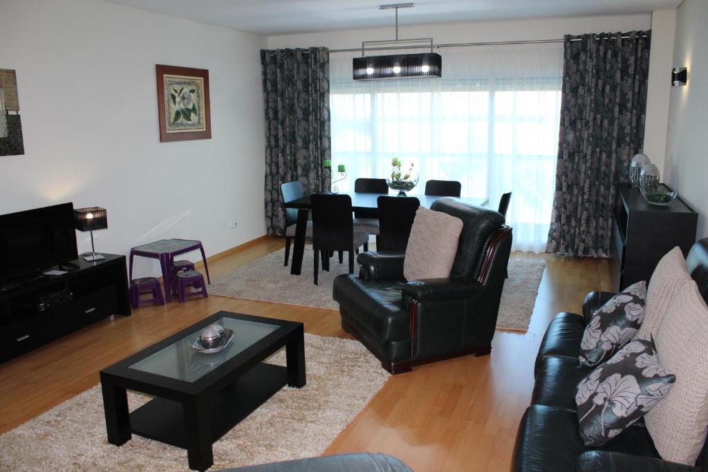 Aptº T2 Duplex S. Pedro Iii — 4-Star Luxury Hotel in Ponta Delgada, Portugal
