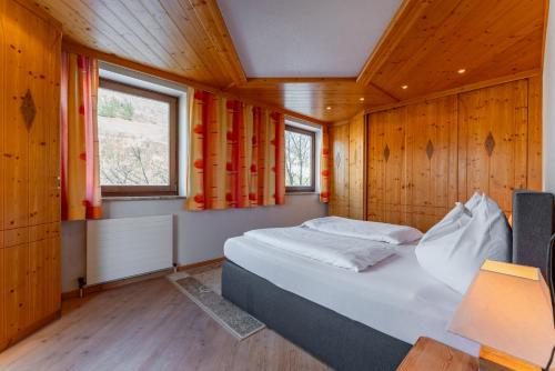 Wohnung Zur Post — 4-Star Luxury Hotel in Bruck An Der Grossglocknerstrasse, Austria