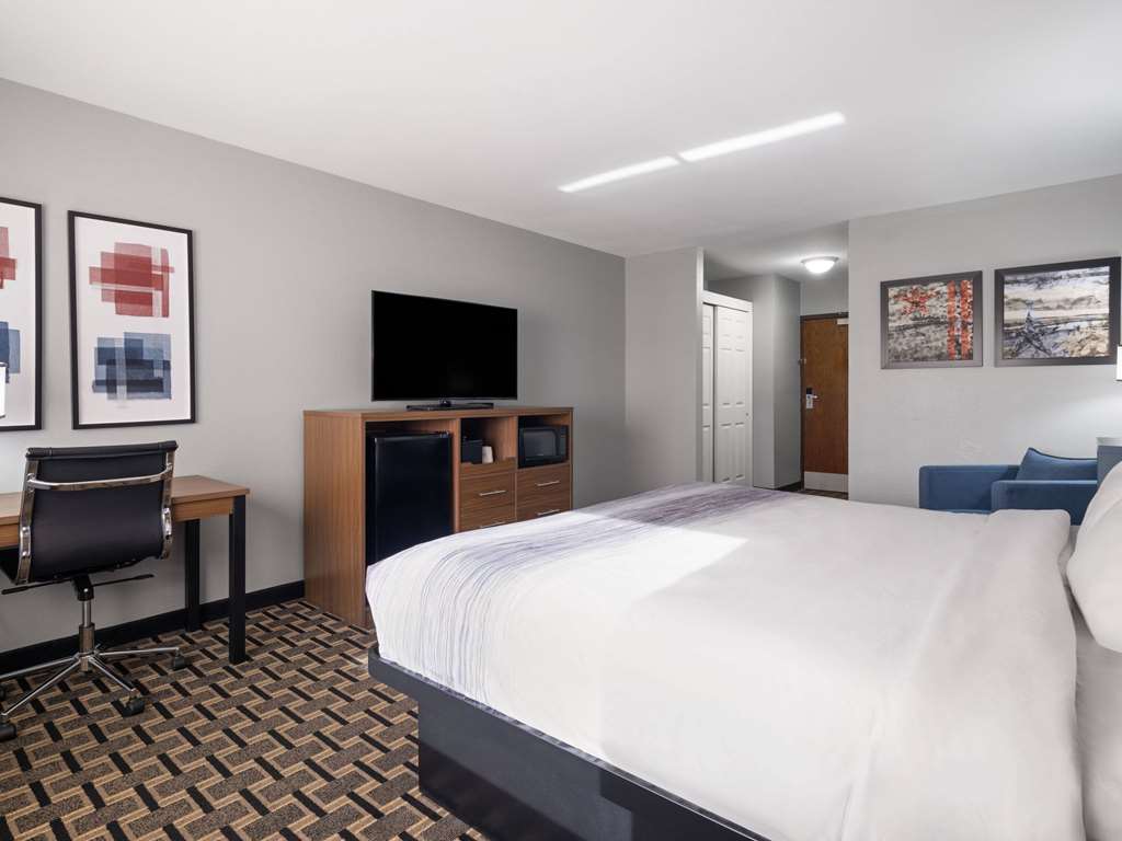 AmericInn by Wyndham Woodstock IL - photo 14