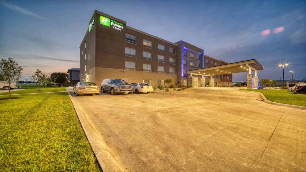 Holiday Inn Express & Suites Kokomo South by IHG - photo 42