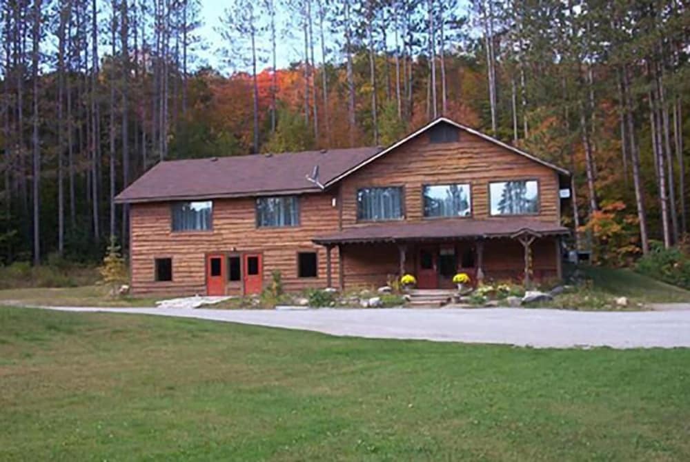 Stouffermill Bed & Breakfast — 4-Star Luxury Hotel in Huntsville, Canada