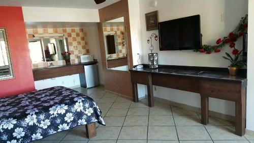 Lago Motor Inn - photo 3