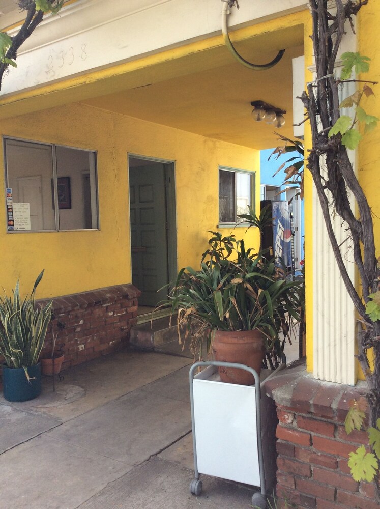 Pavilions Motel - photo 42