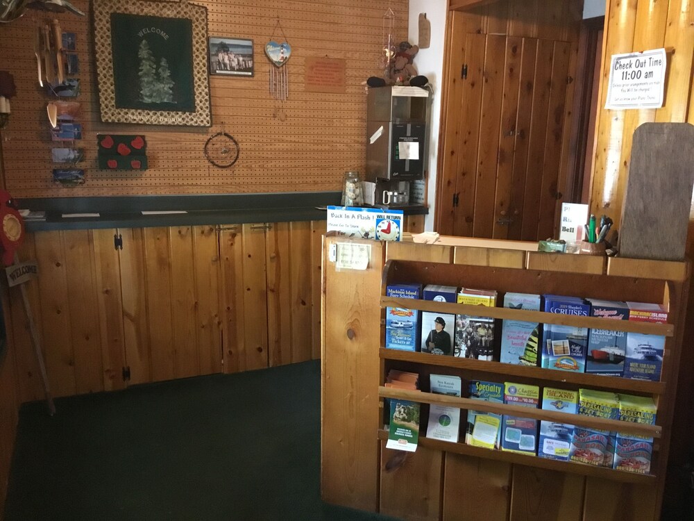 Pines Motel - photo 16