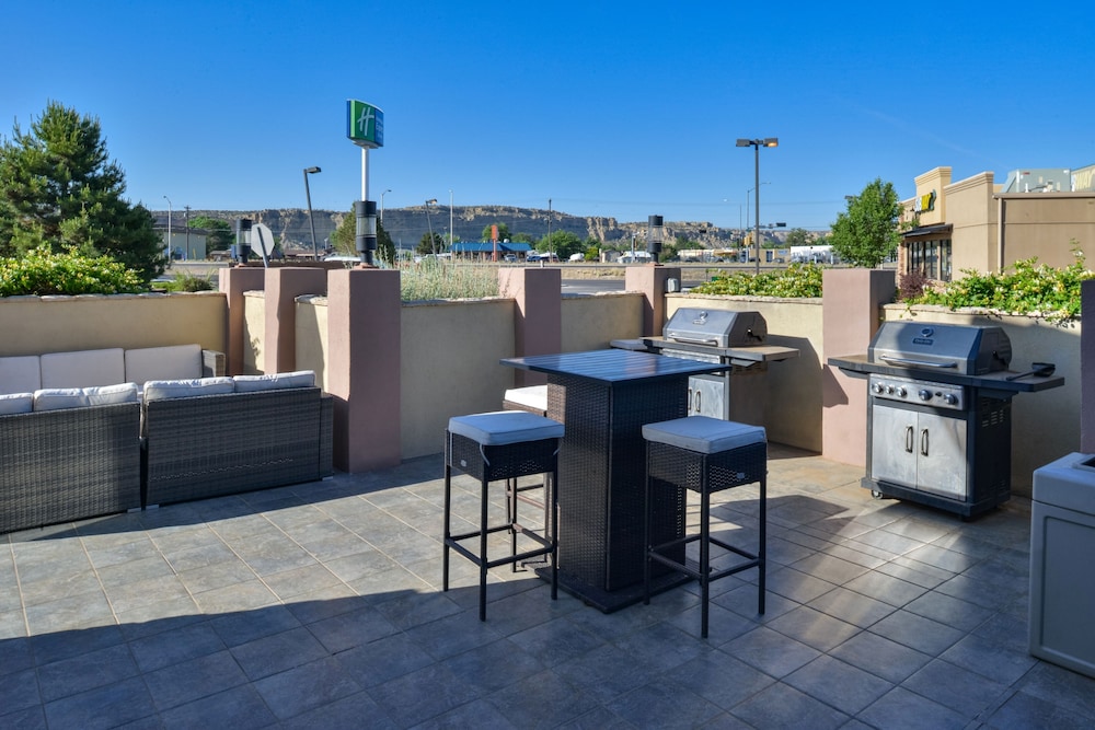 Holiday Inn Express Suites Farmington - photo 70