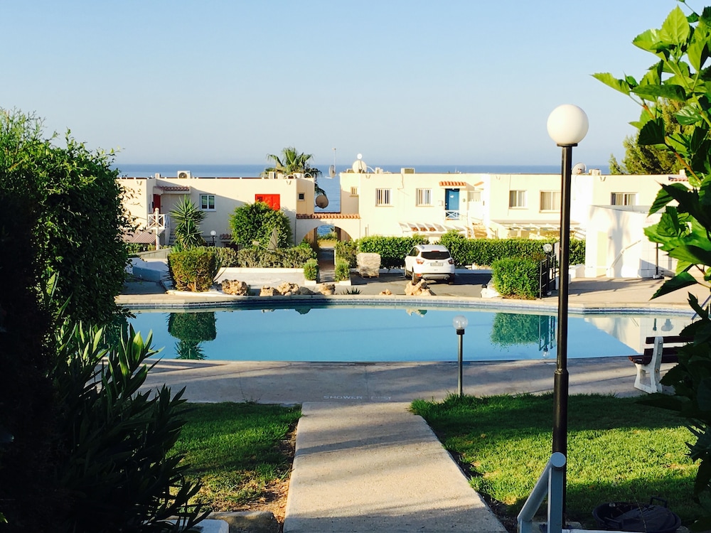 Townhouse Coral Bay Village — 4-Star Luxury Hotel in Pegeia, Cyprus
