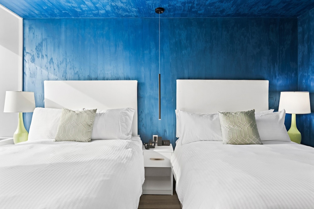 Global Luxury Suites at The Arches - photo 13