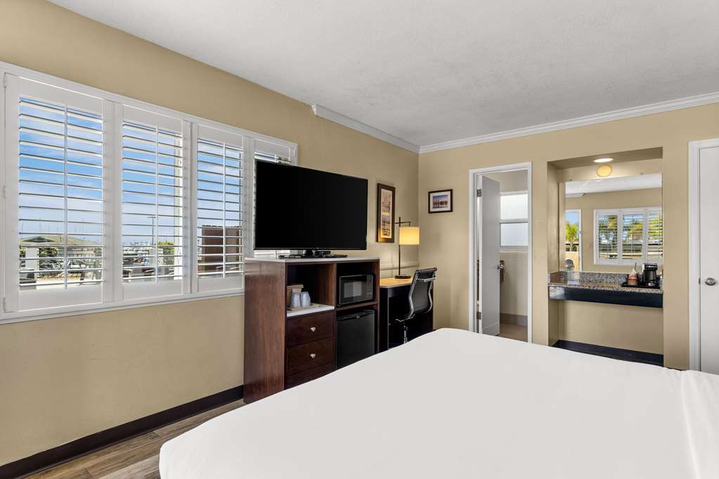 Comfort Inn San Diego Airport At The Harbor - photo 22