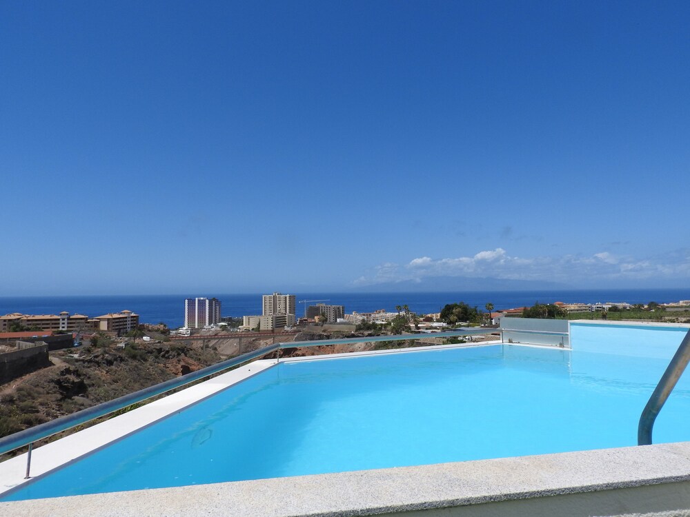 Villa Paraiso — 4-Star Luxury Hotel in Adeje, Spain