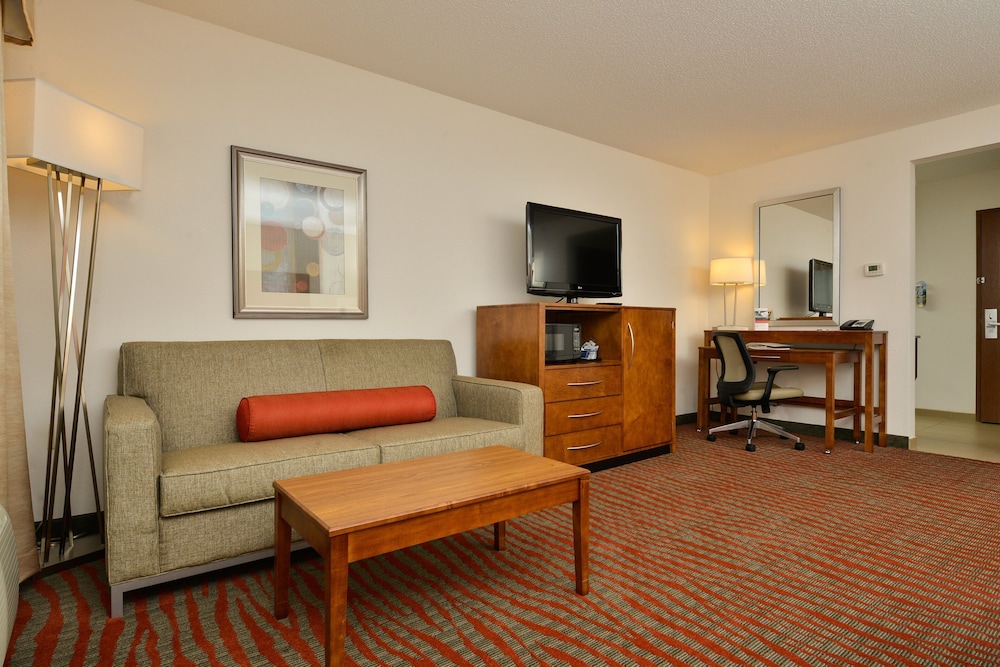 Holiday Inn Express Boston Milford an IHG Hotel - photo 3