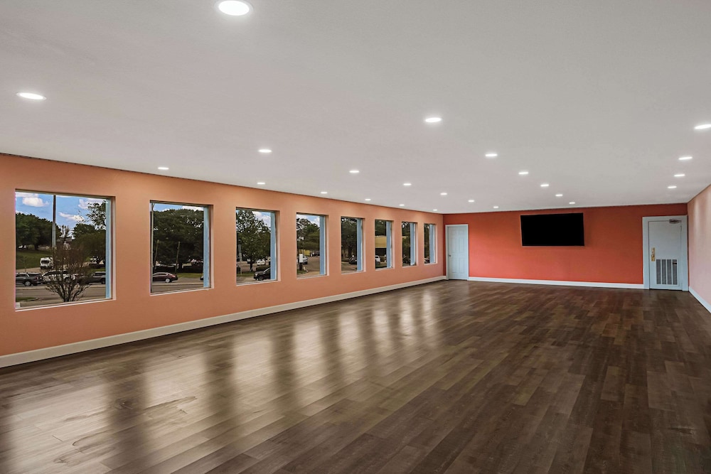 Rodeway Inn Conference Center - photo 31